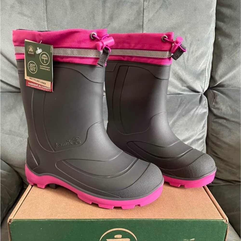 Brand New! Youth Girl’s snow boots. Size 4. Still in box